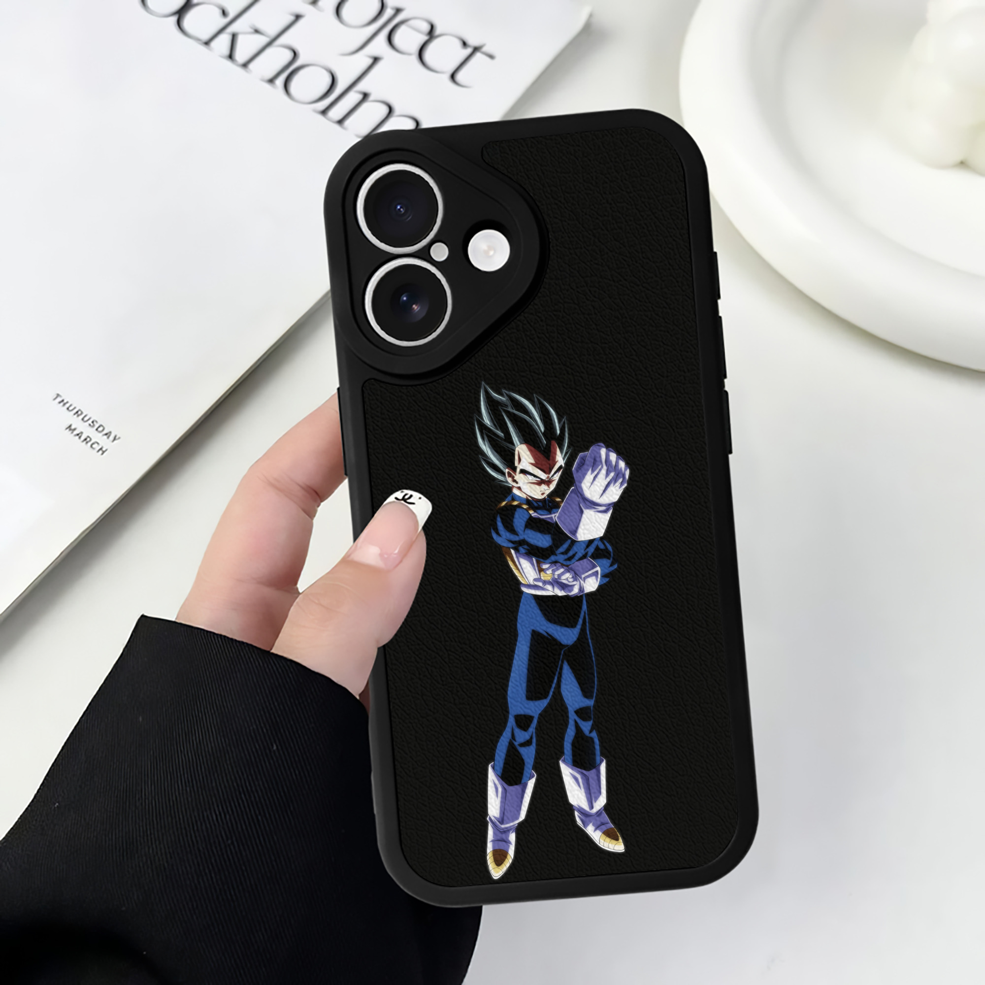（画像用） ドラゴンボール ベジータ四世（Bejīta Yonsei）DRAGON BALL Vegeta IV 【iPhone 16シリーズ対応】シリコンスマホケース（レザー調） 材質：シリコン